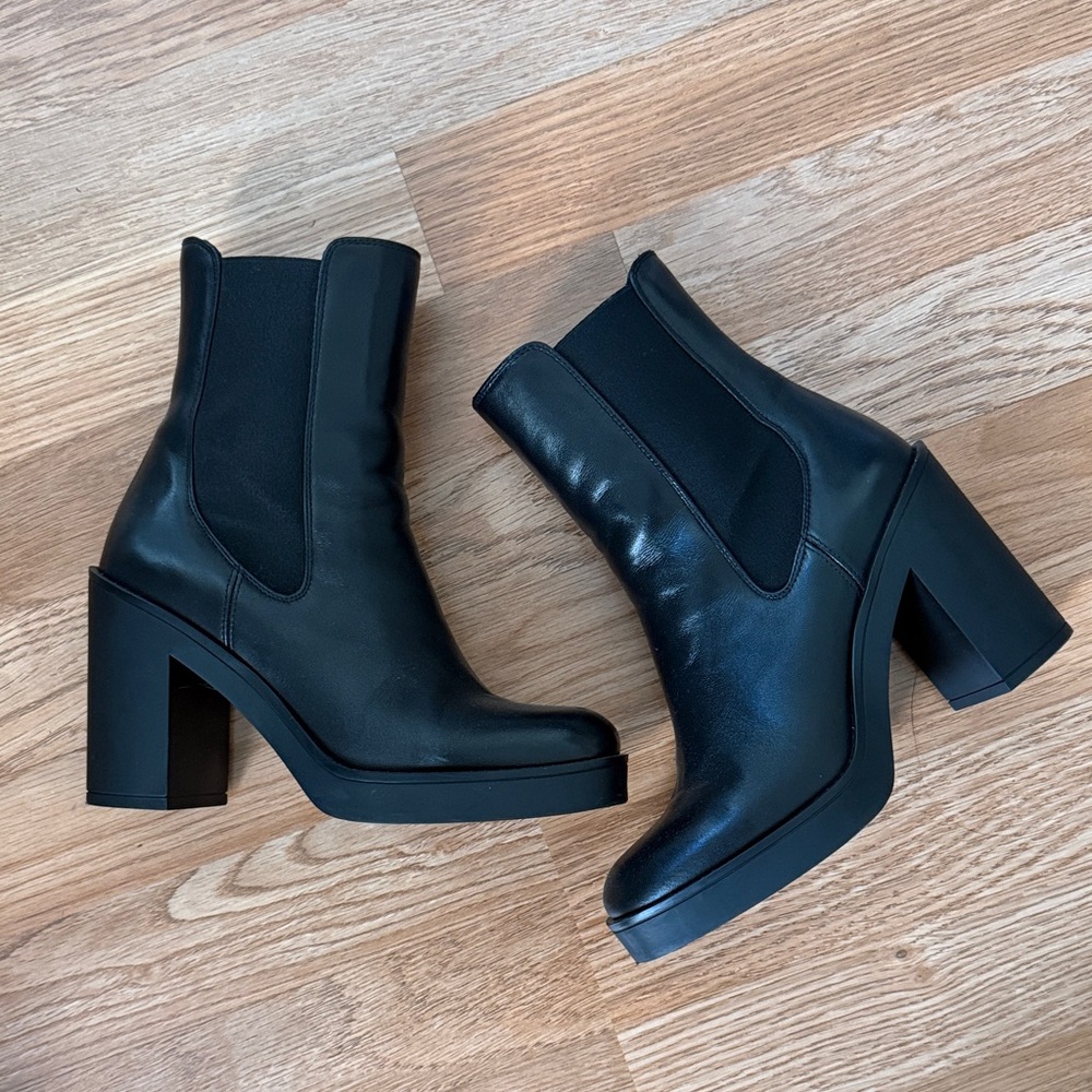 Stuart Weitzman Bethenney Black Leather Platform Chelsea Boots Square Toe